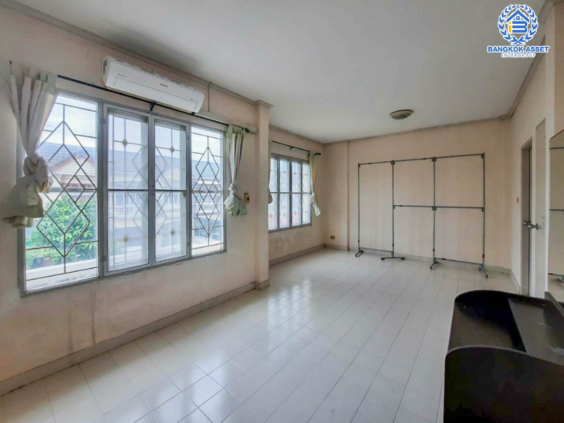 *****ทาวน์เฮ้าส์มือสองนนทบุรี ม.บุศรินทร์ วงแหวน-รัตนาธิเบศร์ เนื้อที่มากถึง 21 ตร.ว. ฟังก์ชัน 3 ห้องนอน 2 ห้องน้ำ 1 ที่จอดรถ พร้อมเข้าอยู่ บนทำเลเดินทางสะดวก ใกล้รถไฟฟ้า "สถานีคลองบางไผ่" และจุดขึ้นทางด่วน "ศรีรัช" ราคาถูก!...